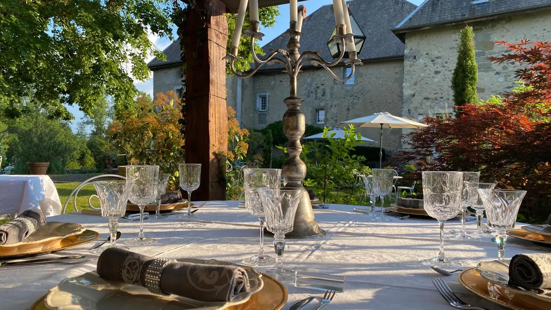 Chateau De Morgenex Vallières Bed and Breakfast